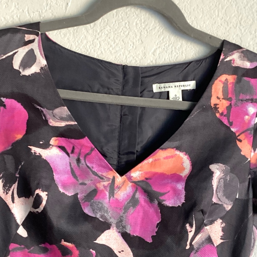 \Banana Republic\ Floral Fitted Midi Dress - Picture 4 of 16